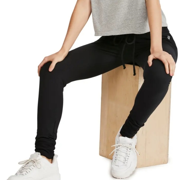 FP MOVEMENT Sunny Wash Black Skinny Jogger Size M NWT - Picture 4 of 12